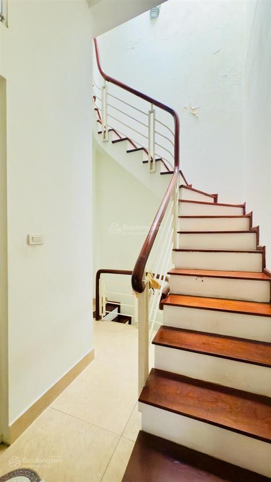 Bán căn nhà phố hào nam. dt. 35m. mt. 4m. 5 tầng. giá. 7,8 tỷ. sổ đỏ vuông vắn.