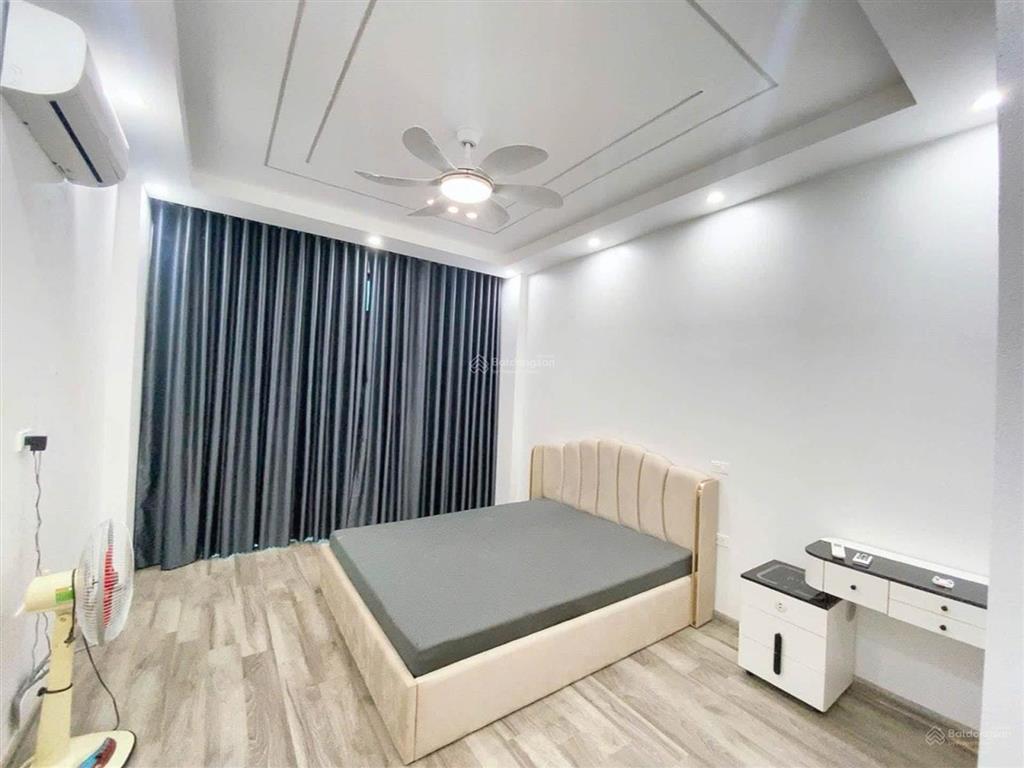 Bán nhà phố đội cấn. dt. 35m. mt 3,5m. 5 tầng. giá. 7 tỷ.