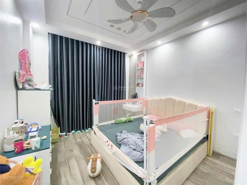 Bán nhà phố đội cấn. dt. 35m. mt 3,5m. 5 tầng. giá. 7 tỷ.