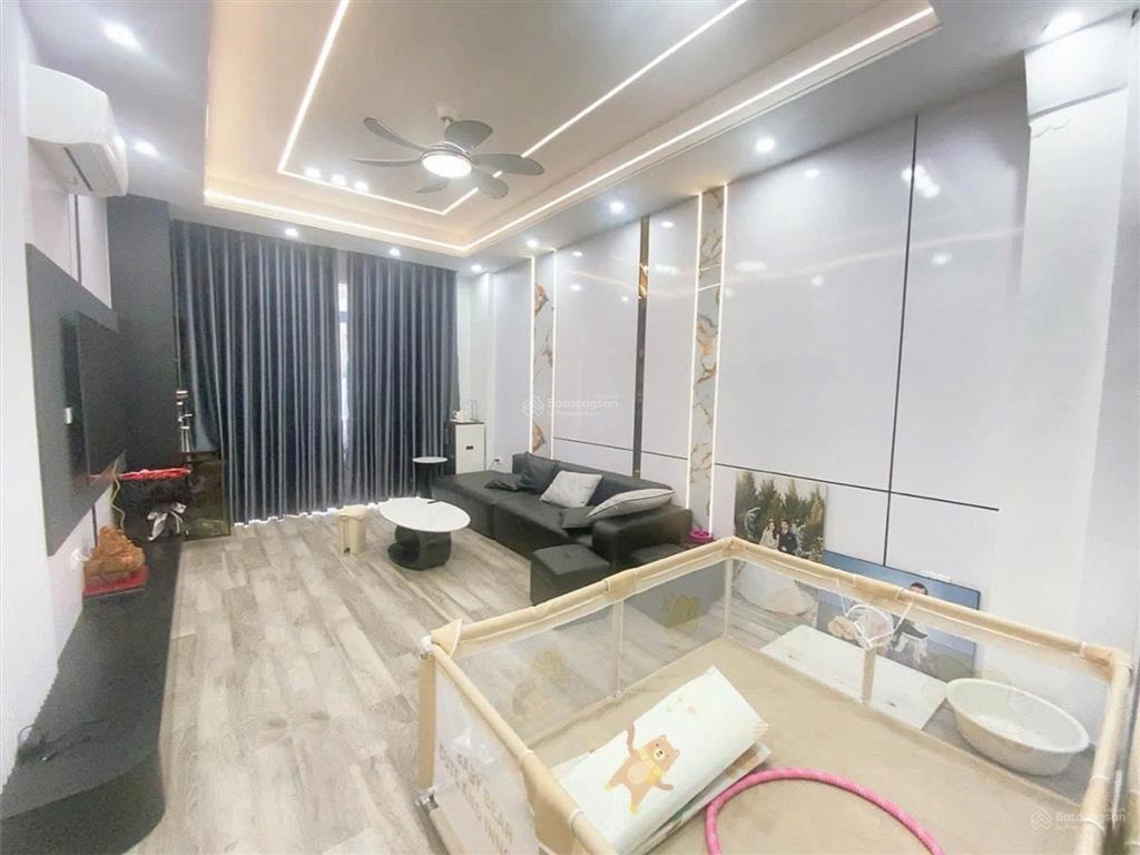 Bán nhà phố đội cấn. dt. 35m. mt 3,5m. 5 tầng. giá. 7 tỷ.