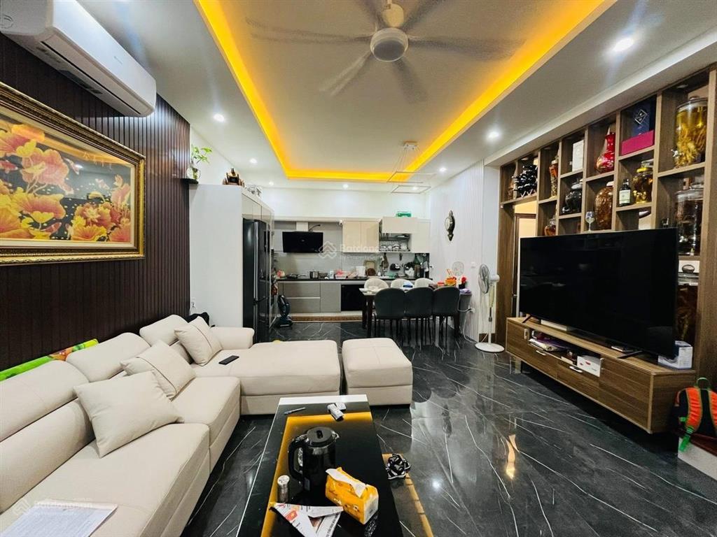 Bán nhà mặt đường bờ sông sét. dt. 40m. mt. 4m. 5 tầng. 12 tỷ.