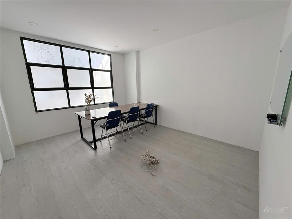 Cho thuê tầng 3 nhà phố 69/2/15 nguyễn gia trí, 10 triệu, 80m2, 2p, 1wc, view đẹp