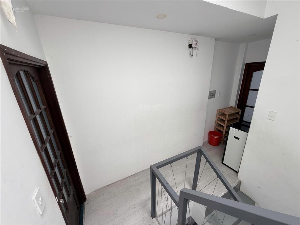 Cho thuê tầng 3 nhà phố 69/2/15 nguyễn gia trí, 10 triệu, 80m2, 2p, 1wc, view đẹp
