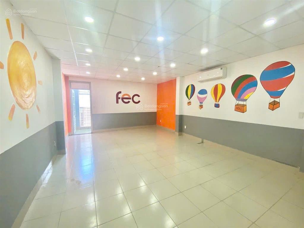 Nhà 4 tầng full mê mt đường ngô quyền  gần cầu sông hàn  có thể mở showroom hay công ty