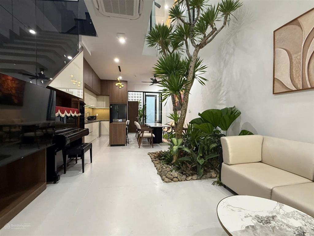 Cho thuê căn villa có hồ bơi  khu nam việt á  villa rất đẹp mới
