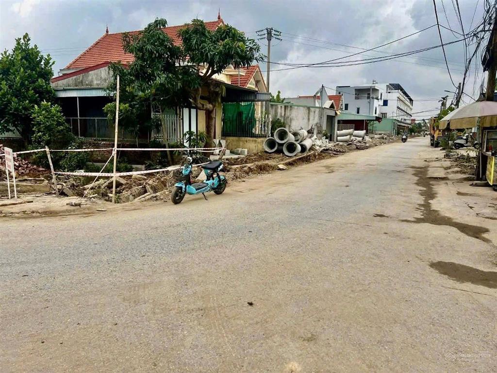 Lô mặt ngõ vị trí đẹp hiếm có cách đường 402 chỉ tầm 100m, giá chỉ 950tr