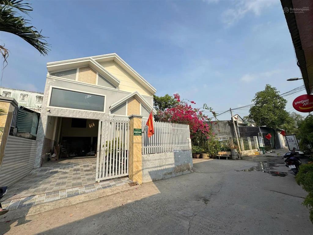 Bán nhà 180m2 full thổ cư ngang 9m giá 5,2 tỷ đường tân hiệp 4  2, xã hóc môn