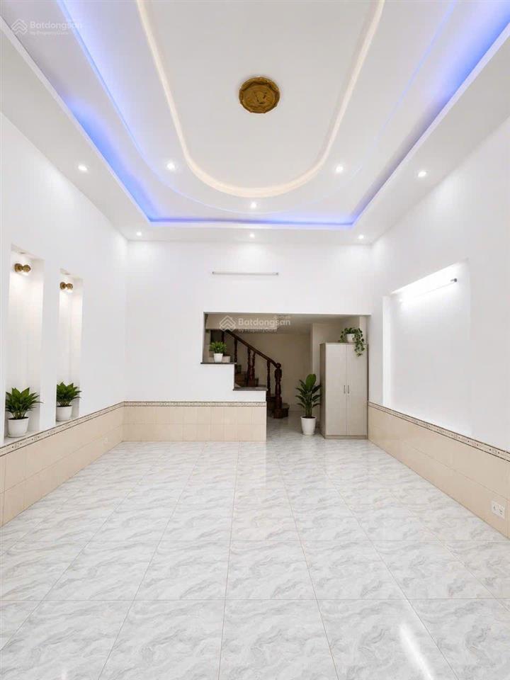 Nhà mã lò  3 tầng  (5x16m)  4pn  hxh 7m  sát khu tên lửa  gần bv bình tân  chợ  chỉ7.99 tỷ