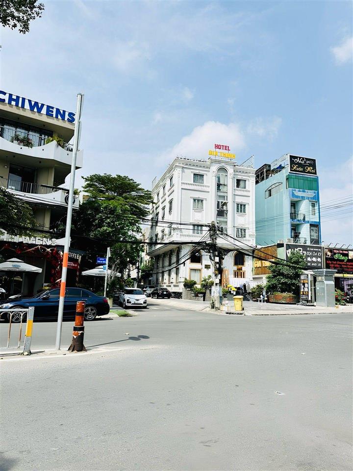 Nhà 4 tầng  có dòng tiền 20tr/th (4x15m) 4pn  đường 8m thông  ngay aeon tên lửa  chỉ 9.59tỷ