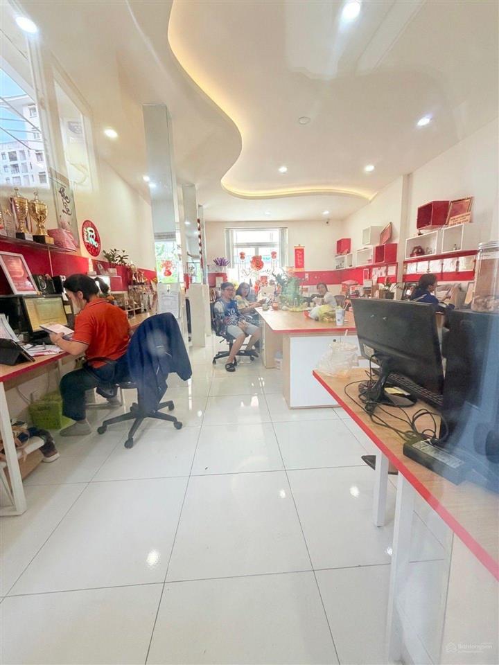 Quận 11  nhà mặt tiền góc lạc long quân  gần đầm sen  87m (6.3x14m) 5 tầng  10 pn  giá 25 tỷ