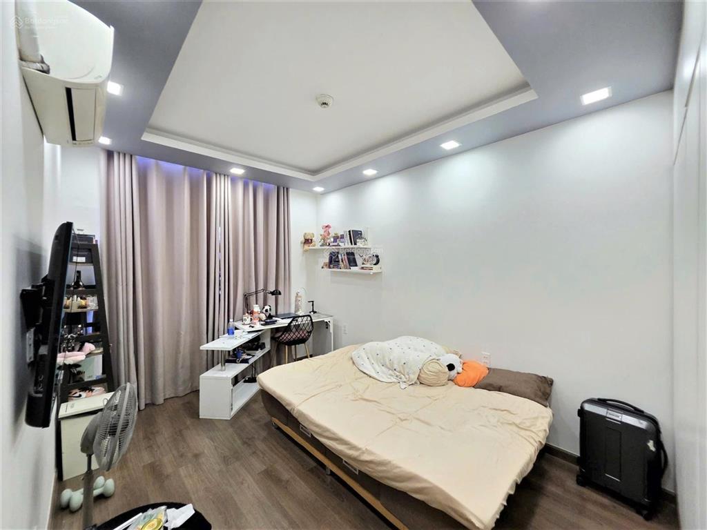 Bán căn hộ chung garden gate (chủ đầu tư novaland) 3pn 2wc 105m2 đã có sổ hồng sát công viên gđ