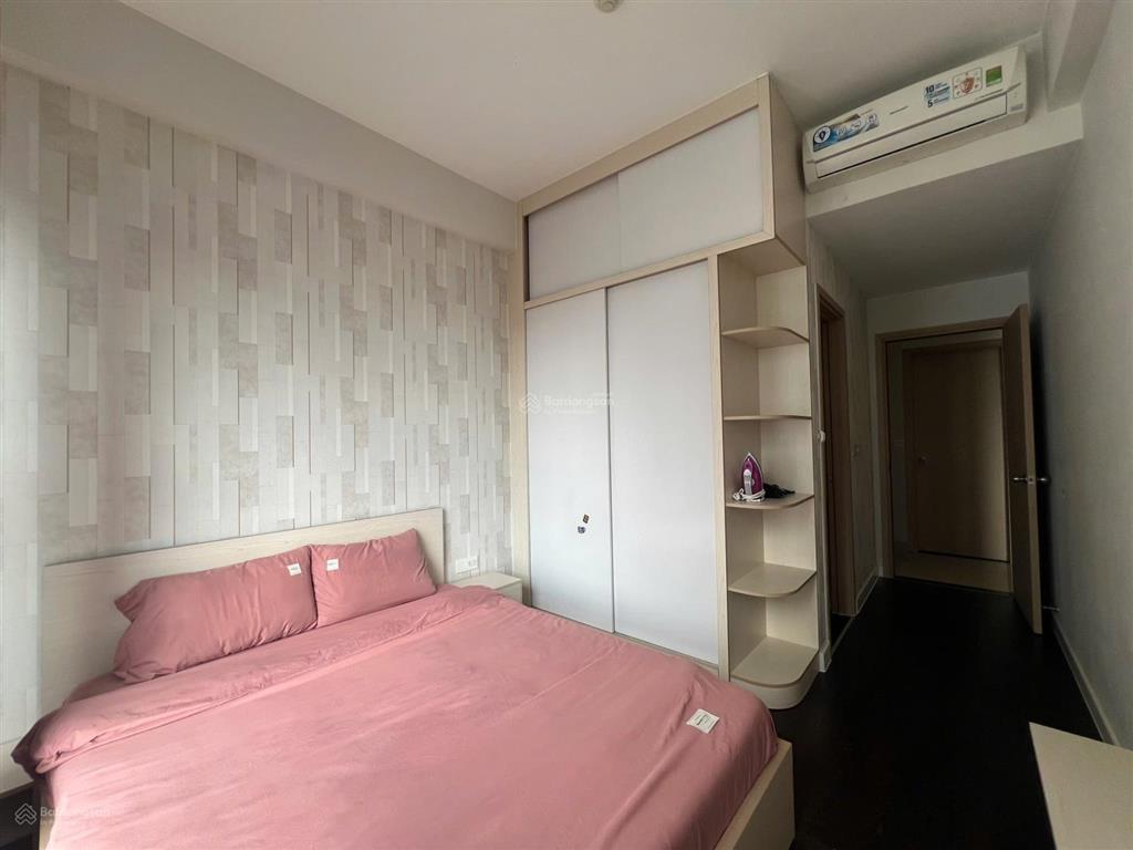 Bán căn hộ 2pn 2wc view hồ bơi sẵn hđ thuê gần sân bay nhà đẹp y hình 68.5m2