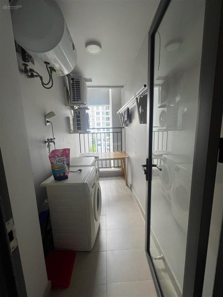 Bán căn hộ 2pn 2wc view hồ bơi sẵn hđ thuê gần sân bay nhà đẹp y hình 68.5m2