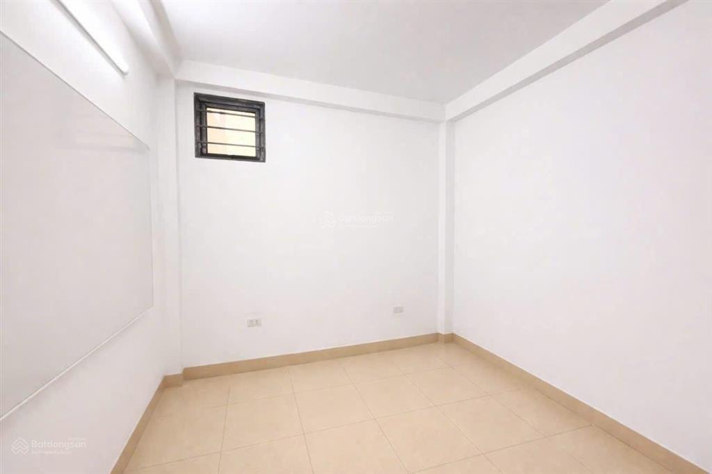 Trả giá là bán. rẻ nhất yên nghĩa. ngộp đất. cần bán gấp căn nhà tổ 8 dân xây 3 tầng 33m  5,05 tỷ