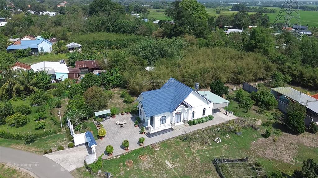 Đất diện tích lớn (15x76m) 1.055m² có (300m² thổ sẵn), cách ql22 1km khu dân cư hiện hữu
