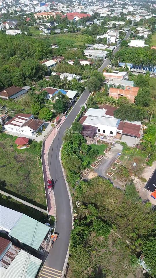 Đất diện tích lớn (15x76m) 1.055m² có (300m² thổ sẵn), cách ql22 1km khu dân cư hiện hữu