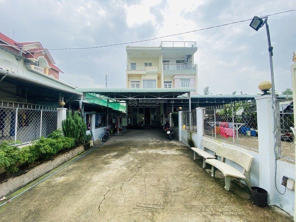 1800m250 phòng trọ dòng tiền 100tr/tháng giữ tiền cực tốt
2 nhà 3 tầng + 3 dãy trọ ngay khu cnc