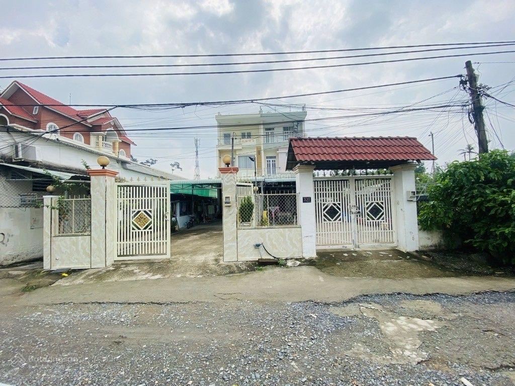 1800m250 phòng trọ dòng tiền 100tr/tháng giữ tiền cực tốt
2 nhà 3 tầng + 3 dãy trọ ngay khu cnc