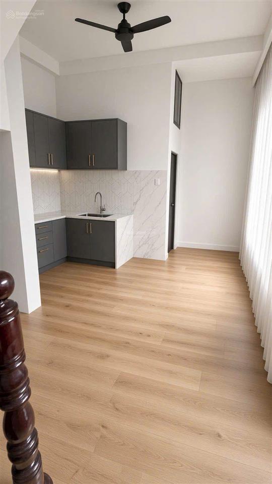 Chủ ngộp cần bán gấp, 2 mặt tiền đường ô tô ngay trường thọ, thủ đức, hơn 60m2, 3 tầng, 5,x tỷ