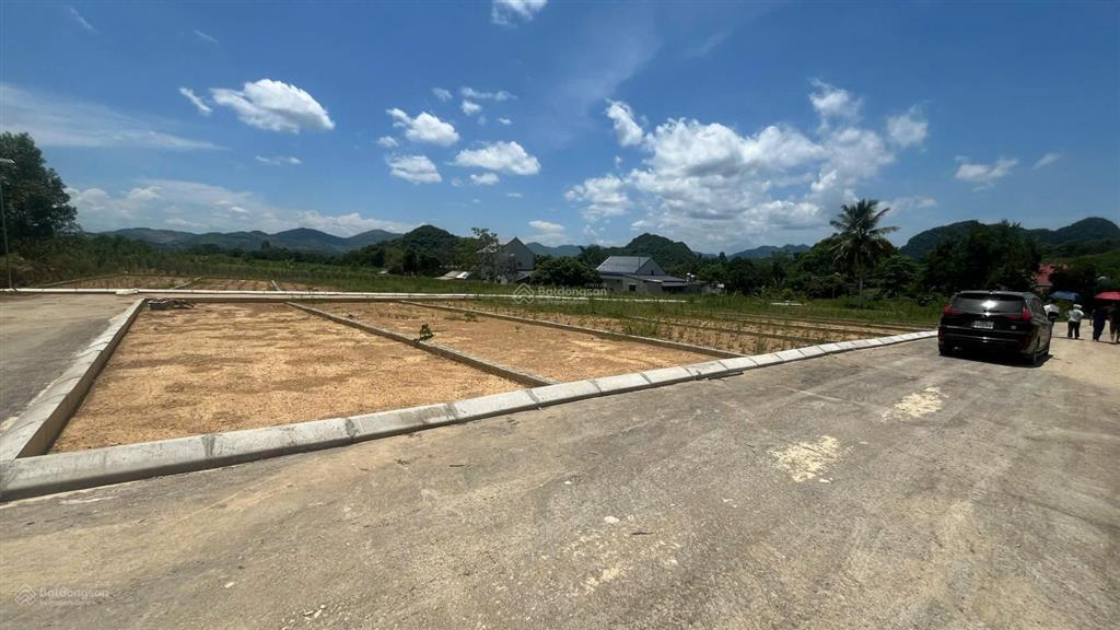 Anh chị quan tâm đất rẻ thì alo em có ở xã thạch quảng thanh hóa, gần đường mòn hcm