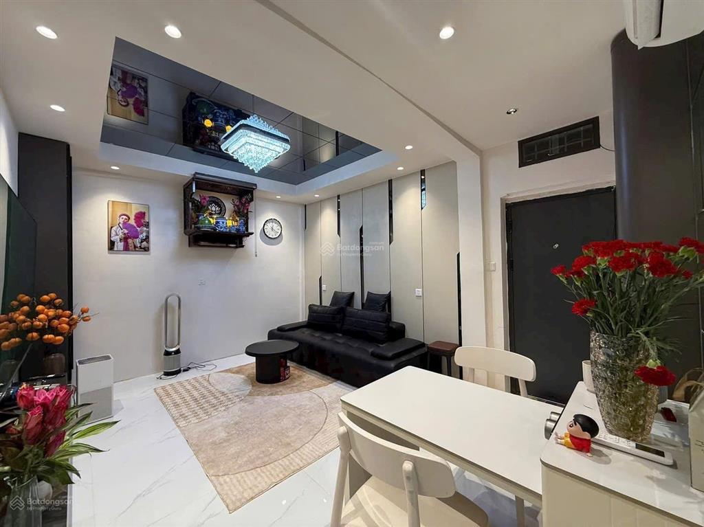 Vip nhà mới có 102, phố yên lãng 40m*7t*giá 10,8tỷthang máylô gócgần phốở cực sướng.