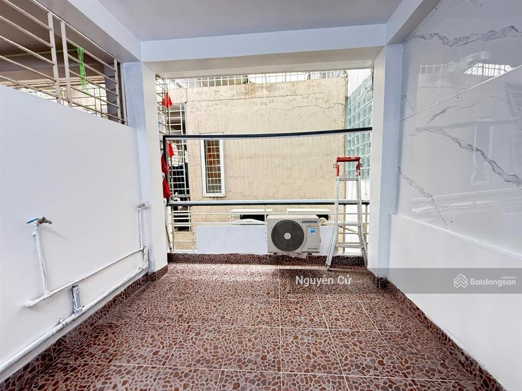 Hiếm! có 102 phố hào nam, hoàng cầu, 48m*5t* gần ô tô, 2 thoáng, ô chờ thang máy, ở cực vip.
