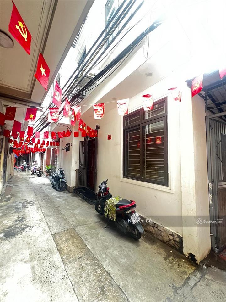 Hiếm! có 102 phố hào nam, hoàng cầu, 48m*5t* gần ô tô, 2 thoáng, ô chờ thang máy, ở cực vip.