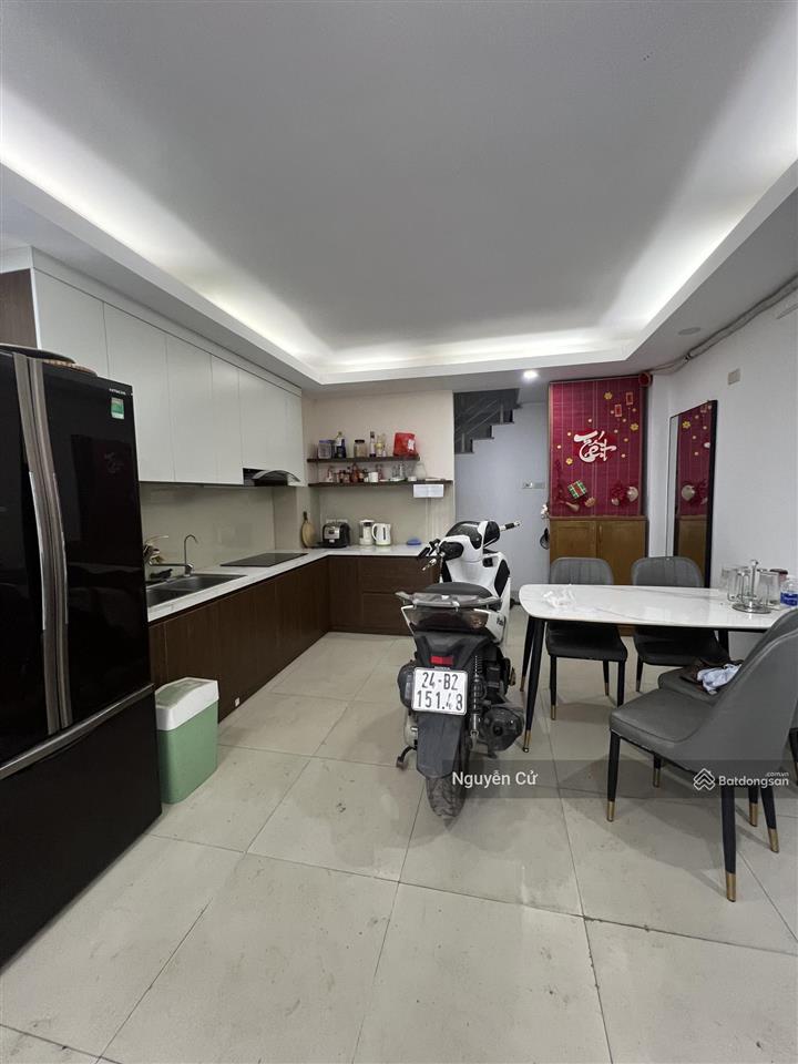 Hiếm! đường láng, yên lãng, kd sầm uất, ô tô đỗ cửa, ngõ thông, dân xây 2 thoáng, 32m*5t, ở vip.