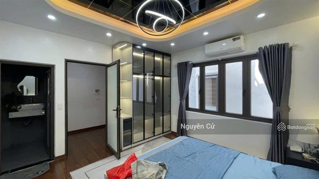 Hiếm! có 102 phố chùa bộc, tây sơn, gần phố, ngõ thông, 2 thoáng kdvp, spa, 38m*5t* ở cực sướng!