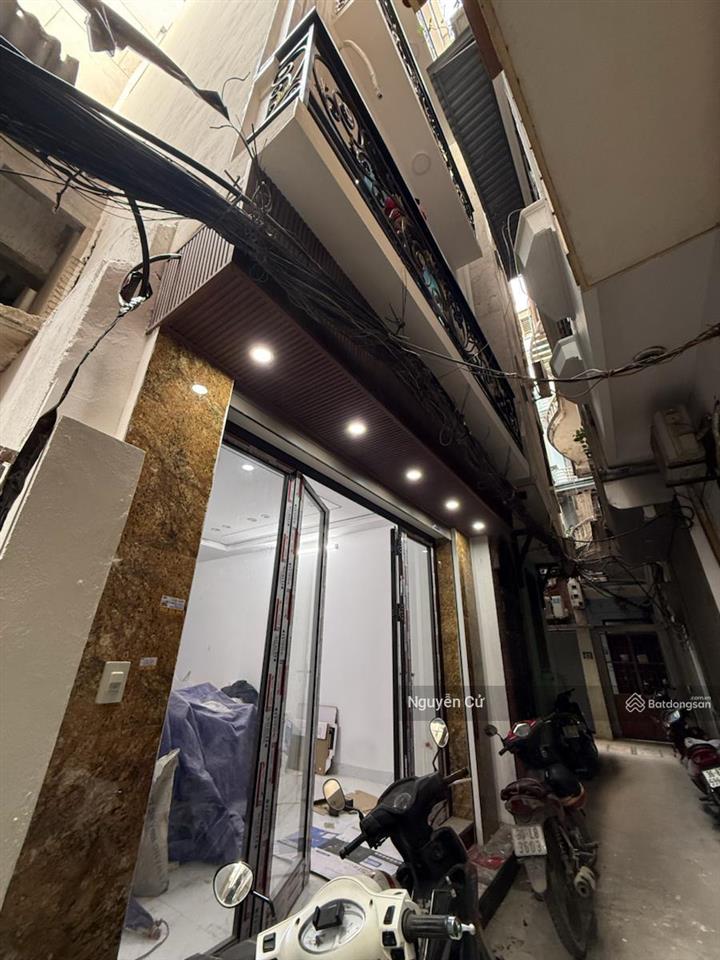 Hiếm! có 102, 10m ra phố, lô góc, ngõ thông, xã đàn, trung phụng, ô chờ thang máy, 38m*5t* ở vip.