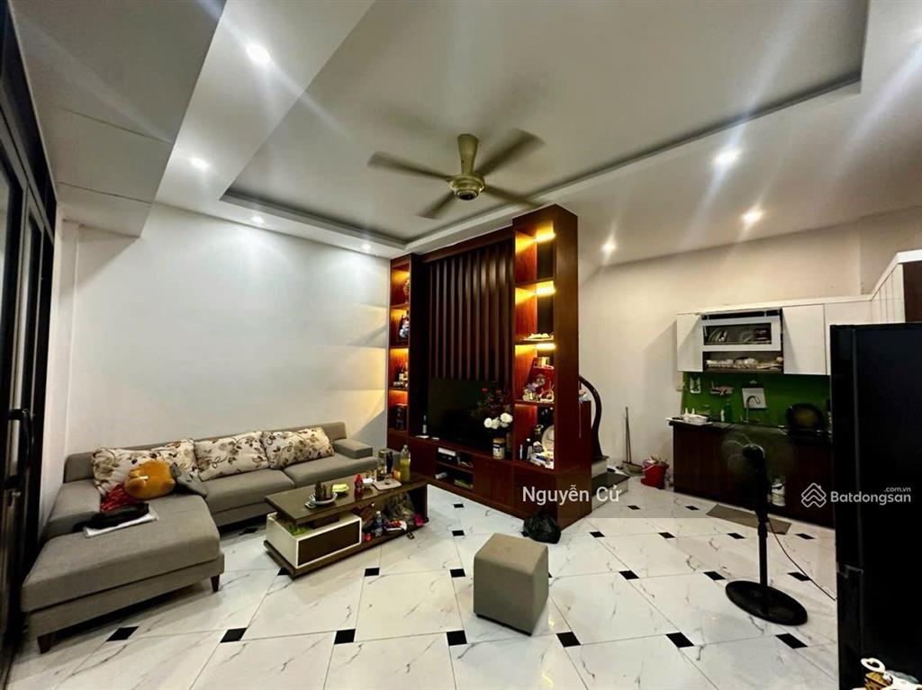 Hiếm! có 102, 10m ra phố, lô góc, ngõ thông, xã đàn, trung phụng, ô chờ thang máy, 38m*5t* ở vip.
