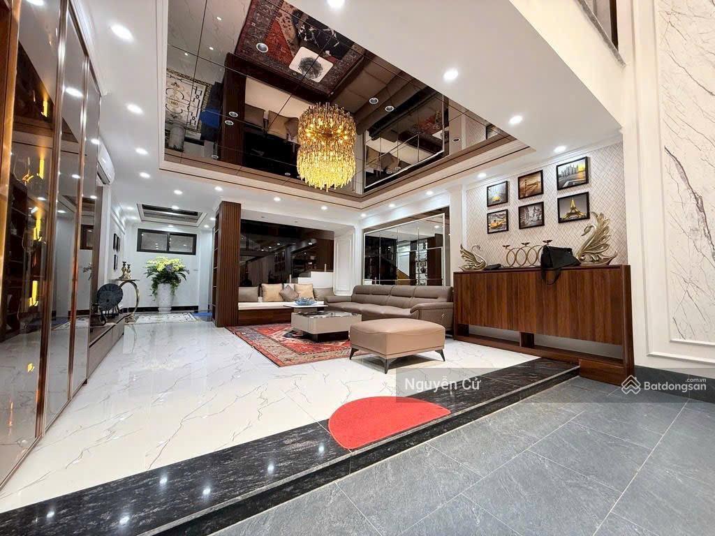 Có 102! phố chùa láng, đường láng, lô góc, ngõ thông, thang máy, ful nội thất, 38m*7t*kdvp, ở vip.