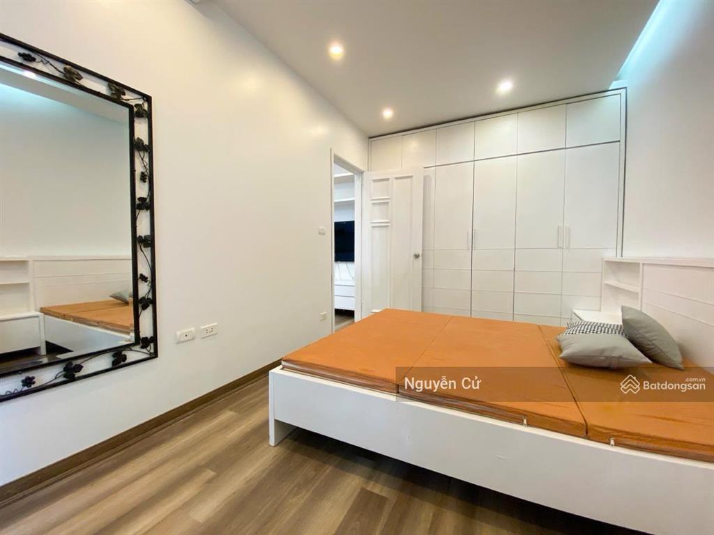 Có 102, phố hào nam, hoàng cầu, gần ô tô đỗ,2 thoáng, ngõ thông, ful nội thất, 48m*4t*ở cực vip.
