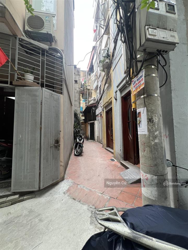 Có 102, phố hào nam, hoàng cầu, gần ô tô đỗ,2 thoáng, ngõ thông, ful nội thất, 48m*4t*ở cực vip.