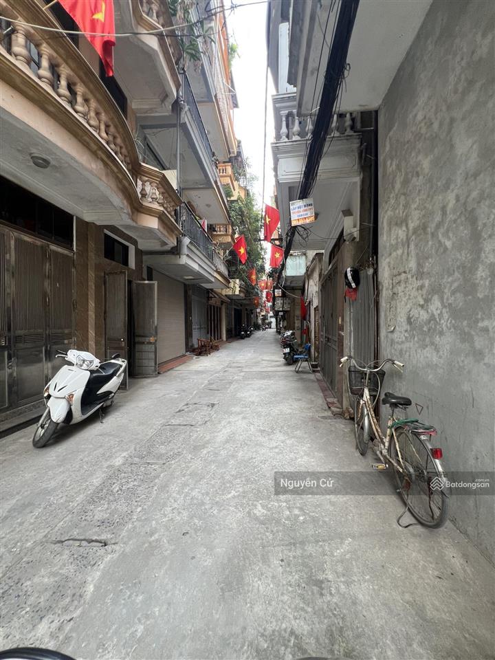Có 102, phố hào nam, hoàng cầu, gần ô tô đỗ,2 thoáng, ngõ thông, ful nội thất, 48m*4t*ở cực vip.