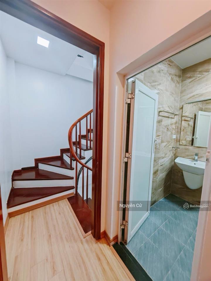 Hiếm! ô tô đỗ cửa, gần phố ngõ thông,ful nội thất,kd sầm uất, nguyễn lương bằng, xã đàn, 38m*5t, ởv