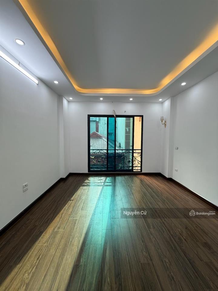 Có 102! phố huỳnh thúc kháng, chùa láng, 2 thoáng, gần phố, ngõ thông, ful nội thất, 40m*9t* ở vip.
