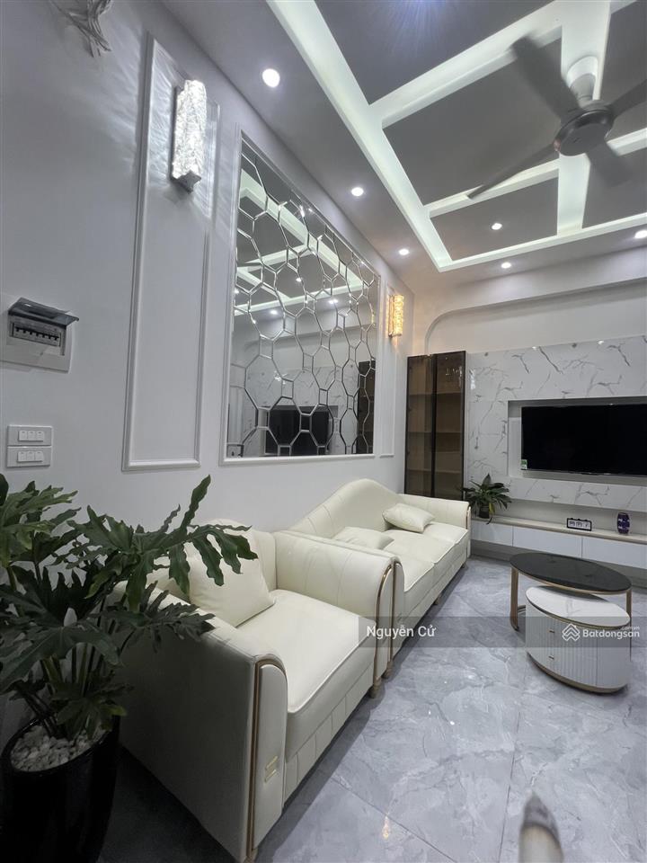 Có 102! phố huỳnh thúc kháng, chùa láng, 2 thoáng, gần phố, ngõ thông, ful nội thất, 40m*9t* ở vip.