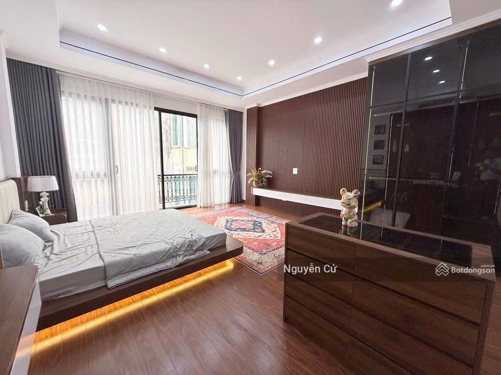 Vip! có 102, phố thái thịnh, yên lãng, thang máy, lô góc, ful nội thất, gần ô tô, 42m*6t* ở vip.