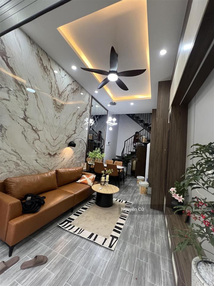 Hiếm! ô tô đỗ sát nhà, ngõ thông tứ tung, 2 thoáng, ful nội thất, phố yên lãng đường, 32m*5t* ở vip