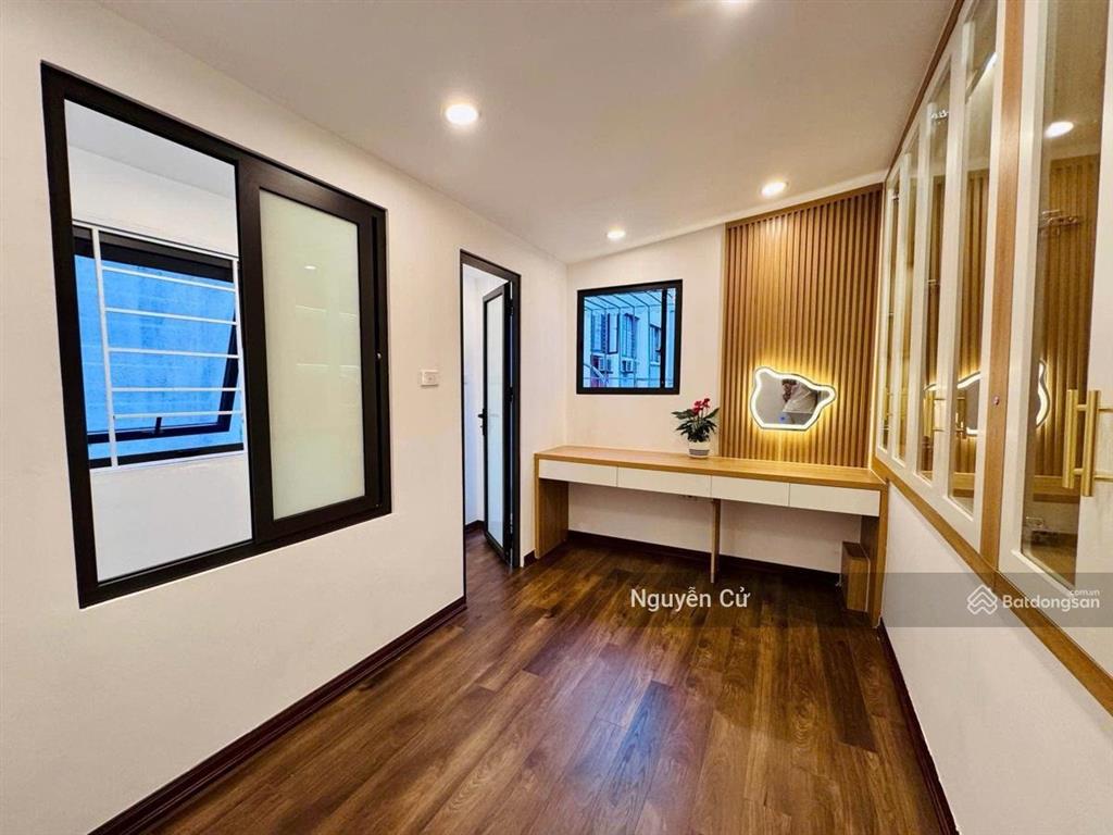 Có 102! phân lô, ô tô tránh, ngõ bàn cờ, kd sầm uất, ful nội thất, ô chờ thang máy, 28m*6t, ở vip.