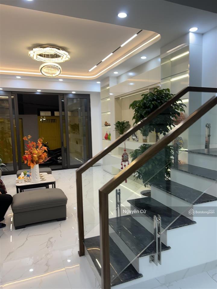 Có 102! phố đặng tiến đông, hoàng cầu, nhà mới koong, ful nội thất, gần phố, ngõ thông, 32m*5t, ở v