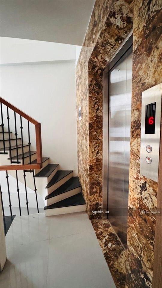 Hiếm! có 102, phố huỳnh thúc kháng, pháo đài láng, nhà mới, thang máy, lô góc, ngõ thông, 38m*7t.