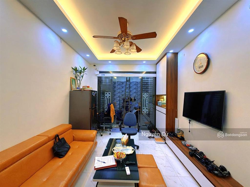 Cực hiếm! phố vip hoàng cầu, đặng tiến đông, gần phố, ngõ thông, ful nội thất, 36m2*5t, ở vip
