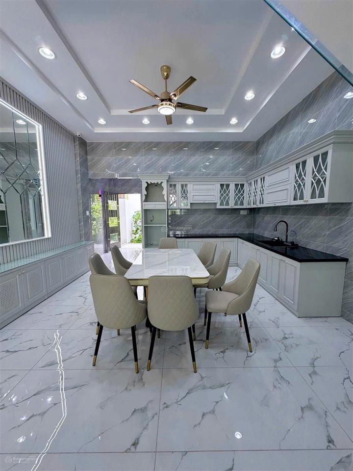 Bán nhà 1 trệt 2 lầu full nội thất đường d13, kdc hồng loan