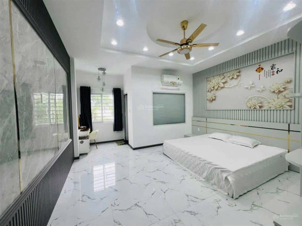 Bán nhà 1 trệt 2 lầu full nội thất đường d13, kdc hồng loan