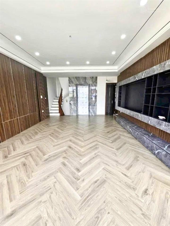 Siêu phẩm đội cấn , 50m ra mặt đường , nhà mới xây ,thang máy nhập , 45m2