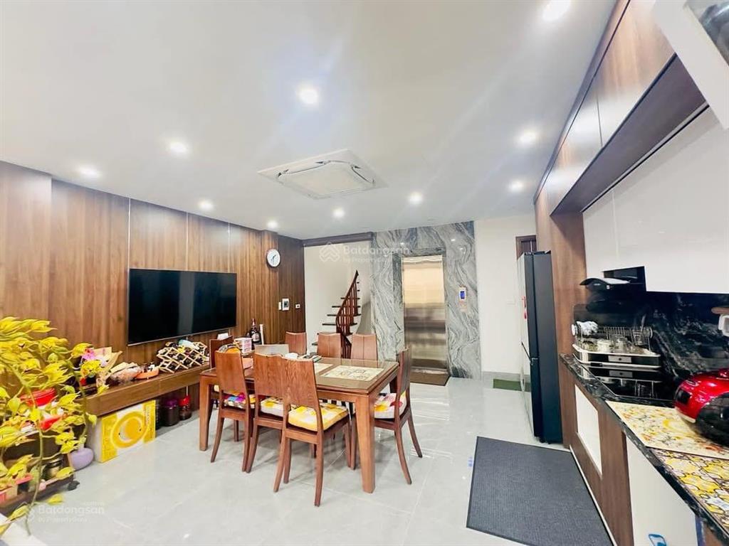 Siêu phẩm đội cấn , 50m ra mặt đường , nhà mới xây ,thang máy nhập , 45m2