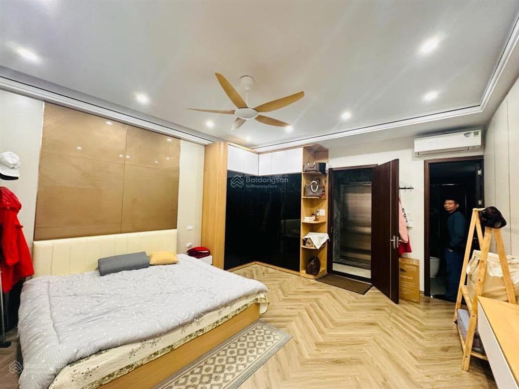 Siêu phẩm đội cấn , 50m ra mặt đường , nhà mới xây ,thang máy nhập , 45m2