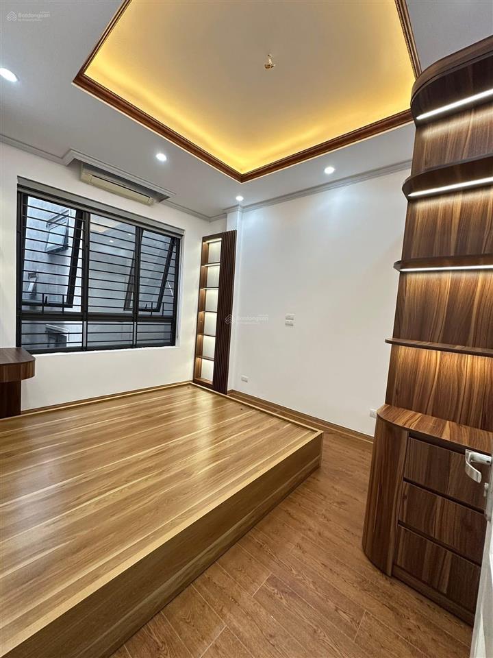 Nhà đẹp đội cấn ngõ thông kinh doanh, ô tô dừng đỗ 50m ra phố, dân xây kcbt, sân xe, ko qh, 40m2*5t